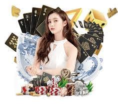 OOBet အွန်လိုင်း ကတ်ဂိမ်းများ — Baccarat နှင့် Poker ဂိမ်းများ ကစားနေသောမြင်ကွင်း